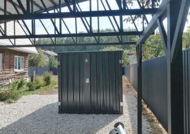 Стильный хозблок с плоской крышей для техники и велосипедов в графитовом цвете в пос. Сертякино, г. Подольск, МО Стильный хозблок с плоской крышей для техники и велосипедов в графитовом цвете в пос. Сертякино, г. Подольск, МО