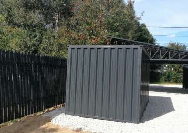 Прочный хозблок для заказчика с плоской крышей для техники и велосипедов в графитовом цвете в пос. Сертякино, г. Подольск, МО Прочный хозблок для заказчика с плоской крышей для техники и велосипедов в графитовом цвете в пос. Сертякино, г. Подольск, МО