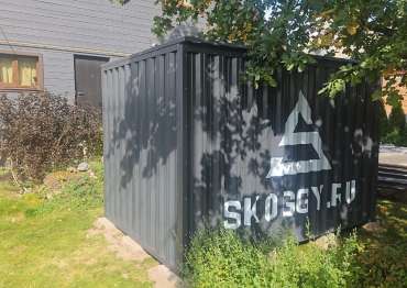 Многофункциональный хозблок с плоской крышей для хранения вещей в графитовом цвете с логотипом SKOGGY в дер. Яковлевская, Орехово-Заевский г.о, МО Многофункциональный хозблок с плоской крышей для хранения вещей в графитовом цвете с логотипом SKOGGY в дер. Яковлевская, Орехово-Заевский г.о, МО