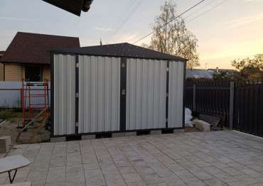 Многофункциональный хозблок с распашными воротами на участок для хранения вещей в комбинированной расцветке в пос. Бронницы, Раменский г.о, МО Многофункциональный хозблок с распашными воротами на участок для хранения вещей в комбинированной расцветке в пос. Бронницы, Раменский г.о, МО