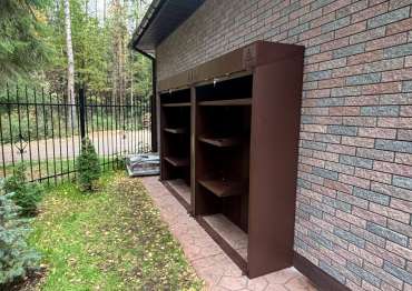 Прочные шкафы с рольставнями для хранения газонокосилки и садовых принадлежностей в шоколадном цвете в дер. Капустино, Раменский г.о, МО Прочные шкафы с рольставнями для хранения газонокосилки и садовых принадлежностей в шоколадном цвете в дер. Капустино, Раменский г.о, МО