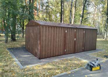 Современный хозблок на участок для хранения вещей в расцветке "под дерево" на территорию центра детского творчества, г. Москва Современный хозблок на участок для хранения вещей в расцветке "под дерево" на территорию центра детского творчества, г. Москва