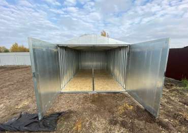 Хозблок с двускатной крышей и воротами в с. Федино, г.о. Воскресенск, МО