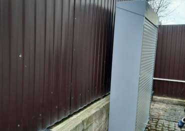 Уличный шкаф для хранения уличного инвентаря и газонокосилки в г. Подольск, МО Уличный шкаф для хранения уличного инвентаря и газонокосилки в г. Подольск, МО