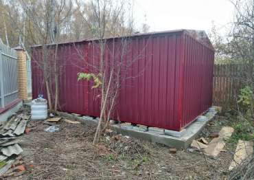 Гараж в винно-красном цвете в дер. Северово, г.о. Подольск, МО