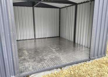 Просторный гараж в дер. Сапегино, Волоколамский р-н, МО Просторный гараж в дер. Сапегино, Волоколамский р-н, МО