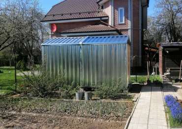 Хозблок с двускатной крышей в дер. Манюхино, г.о. Мытищи, МО Хозблок с двускатной крышей в дер. Манюхино, г.о. Мытищи, МО