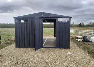 Хозблок с двускатной крышей в дер. Грешнево, г.о. Клин, МО Хозблок с двускатной крышей в дер. Грешнево, г.о. Клин, МО