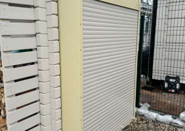 Роллетный шкаф в цвете "слоновая кость" в дер. Лазурная, Конаковский окр, Тверская обл.