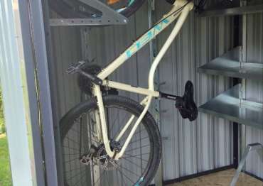 Хозблок с аксессуарами для хозяйственных вещей в дер. Марьино, Солнечногорский р-н, МО Хозблок с аксессуарами для хозяйственных вещей в дер. Марьино, Солнечногорский р-н, МО