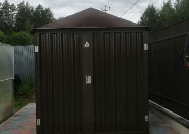 Хозблок с двускатной крышей в СТ Волна, Наро-Фоминский р-н, МО Хозблок с двускатной крышей в СТ Волна, Наро-Фоминский р-н, МО