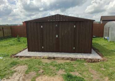 Хозблок с двускатной крышей в дер. Скрипорово, Малоярославецкий р-н, Калужская обл.