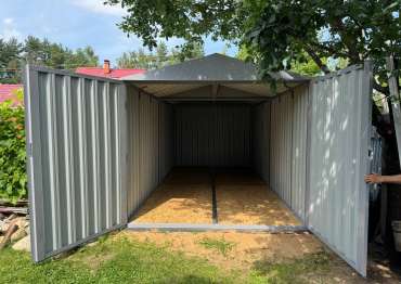 Хозблок с двускатной крышей в дер. Сергиевка, Киржачский р-н, Владимирская обл. Хозблок с двускатной крышей в дер. Сергиевка, Киржачский р-н, Владимирская обл.