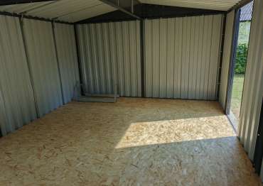 Вместительный автомобильный гараж в дер. Пекуново, Кирмский м.о, Тверская обл.