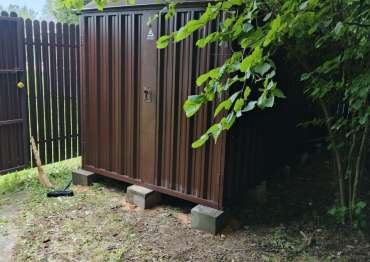 Хозблок в шоколадном цвете в дер. Ожигово, Троицкий адм. окр, г. Москва