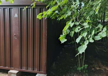 Хозблок для садовой техники и хозяйственных вещей в дер. Ожигово, Троицкий адм. окр, г. Москва