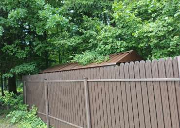 Хозблок с двускатной крышей в дер. Ожигово, Троицкий адм. окр, г. Москва