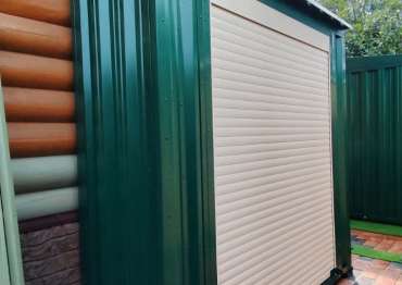 Дровница в двойной расцветке в дер. Лужки, Краснопахорский р-н, Троицкий адм.окр, г. Москва Дровница в двойной расцветке в дер. Лужки, Краснопахорский р-н, Троицкий адм.окр, г. Москва