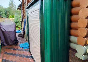 Дровница с плоской крышей в дер. Лужки, Краснопахорский р-н, Троицкий адм.окр, г. Москва Дровница с плоской крышей в дер. Лужки, Краснопахорский р-н, Троицкий адм.окр, г. Москва