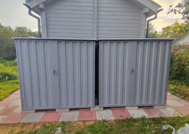 Две дровницы с плоской крышей в дер. Рождествено, Наро-Фоминский р-н, МО