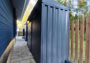 Три компактные дровницы в дер. Лизуново, Александровский мун. окр, Владимирская обл.