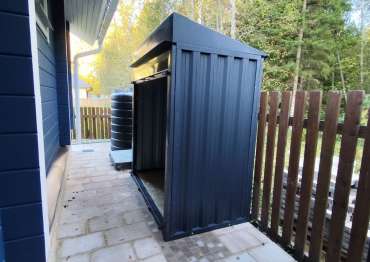 Три прочные дровницы в дер. Лизуново, Александровский мун. окр, Владимирская обл.