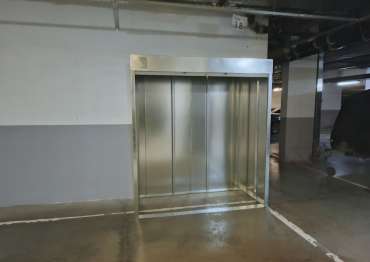 Яркий роллетный шкаф в паркинг в г. Мытищи