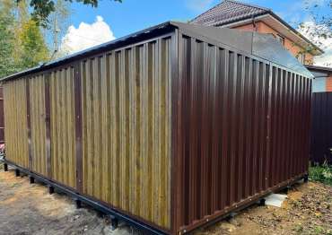 Металлический контейнер в необычной расцветке в мкрн. Салтыковка, г.о. Балашиха, МО