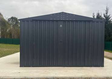 Вместительный гараж с двускатной крышей в дер. Каверино, Боровский мун.окр, Калужская обл.