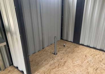 Вместительный гараж для трактора в дер. Каверино, Боровский мун.окр, Калужская обл.