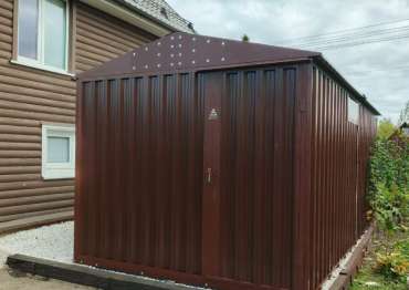 Гараж с двускатной крышей в дер. Каменка, г. о. Серпухов, МО