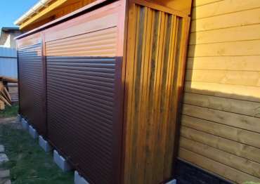 Две дровницы с плоской крышей в дер. Сокольниково, г.о. Домодедово, МО