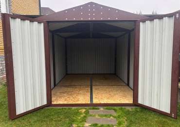 Хозблок с двускатной крышей в дер. Холмы, г.о. Истра, МО