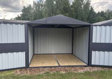 Широкий хозблок SKOGGY с двускатной крышей