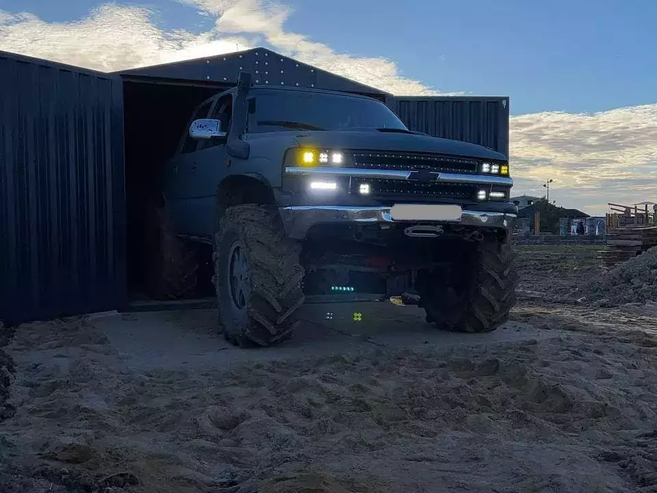 Масштабный автомобильный гараж в расцветке "под дерево" Дуб Грей в пос. Первомайское, Филимонковский р-н, г. Москва