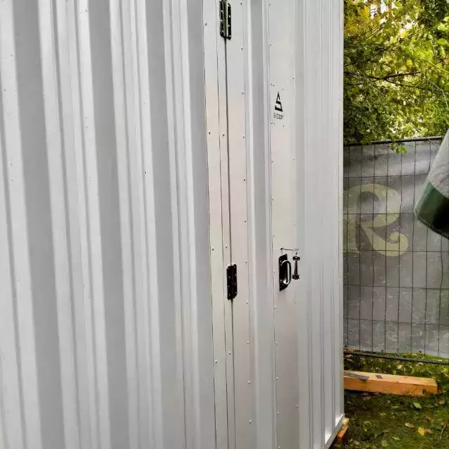 Нестандартный белоснежный контейнер для укрытия оборудования для заказчика на выставке ВДНХ, г. Москва 