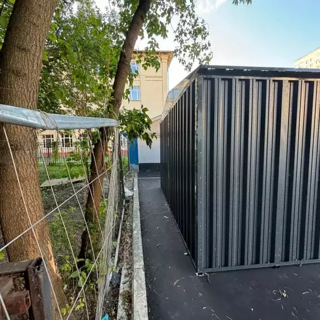 Современный хозблок для инвентаря на территорию колледжа, г. Москва