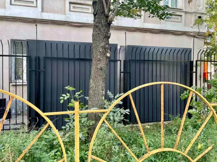 Шкафы с полками в графитовом цвете для заказчика в г. Москва