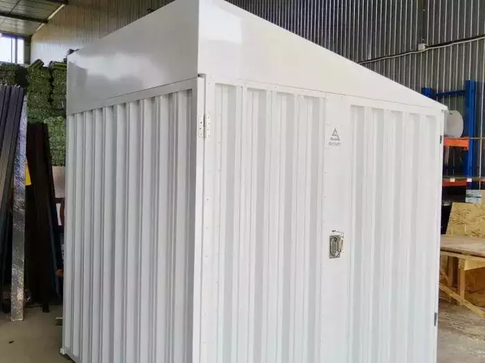 Белый контейнер для хранения вещей в с. Страхово, Тульская область