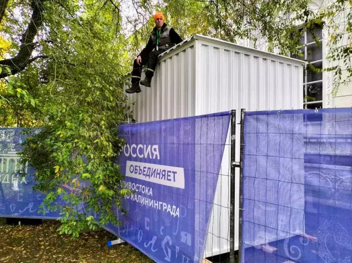 Стильный контейнер для укрытия для заказчика на выставке ВДНХ, г. Москва 
