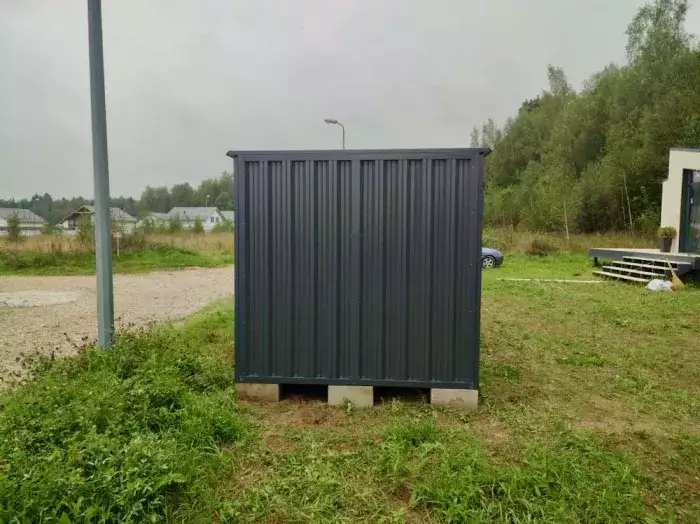 Хозблок для хранения личных вещей в шоколадном цвете в деревню ...