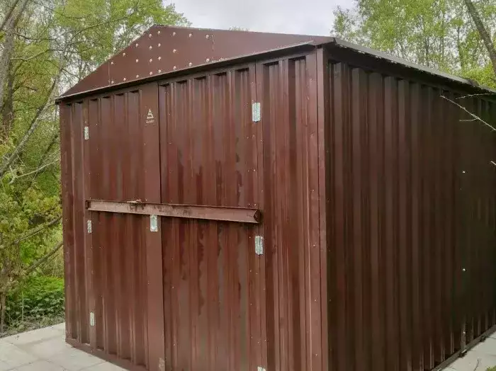 Надежный гараж для снегохода в шоколадном цвете в дер. Протасово, Ступинский р-н, МО