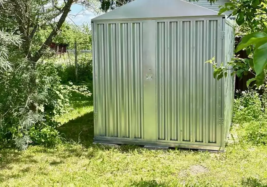 Блок-контейнер 2х4 SKOGGY железный разборный для садовых инструментов в д. Панино