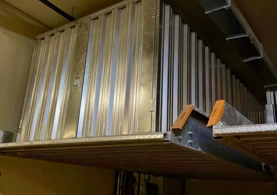 Контейнер в цинковом цвете для заказчицы в Клаус паркинг