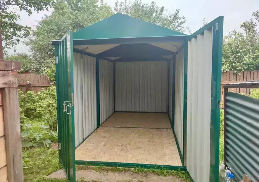 Зеленый хозблок для хранения с двускатной крышей в д. Думино, Дмитровский р-н, МО