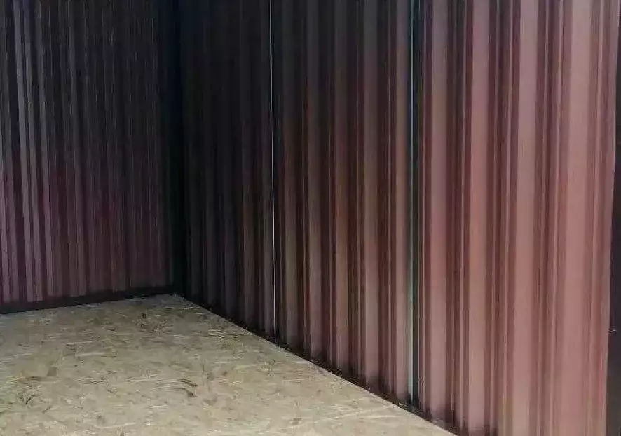 Хозблок для хранения в расцветке "под дерево" с рольставнями для заказчика в пос. Первомайское, г. Москва