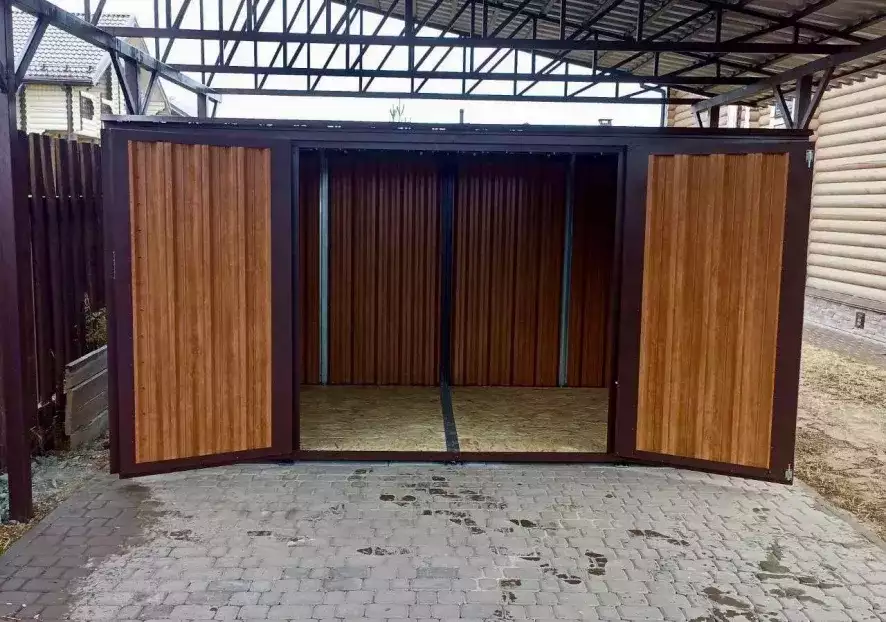 Контейнер с плоской крышей в шоколадных тонах в ДПК Золотые сосны, Александровский р-н, Владимирская область