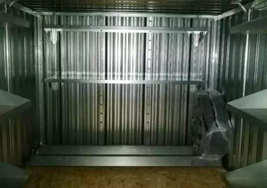 Вместительный контейнер в цинковом цвете для хранения вещей в Клаус паркинг