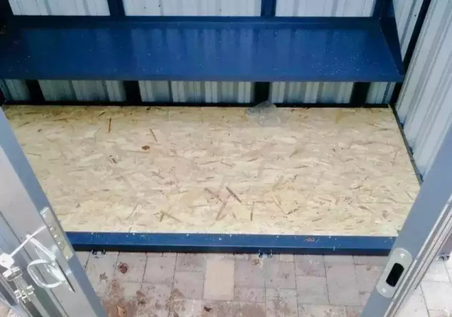 Стильный нестандартный малыш-контейнер для хранения инвентаря в дер. Покровское, г.о. Истра, МО