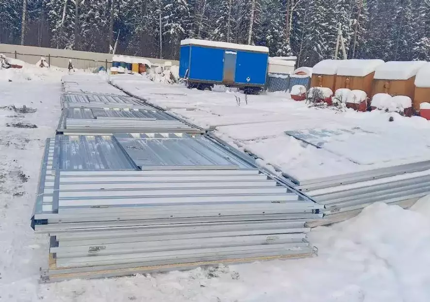 18 современных контейнеров для технической базы "Центр Лесхоз"